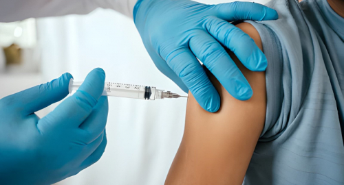Vaccini infantili, progressi fragili: 13,5 milioni di bambini senza dosi